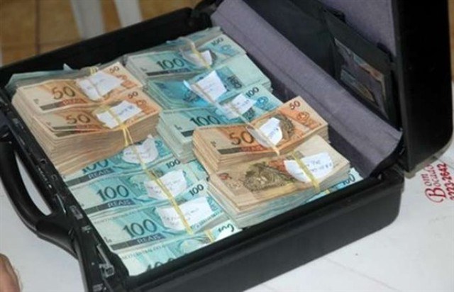 Portovelhense é flagrado com mais de R$ 300 mil dentro de carro em Vilhena