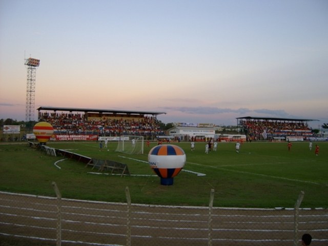 VEC leva gol no final, perde nos pênaltis e está fora da decisão do Estadual