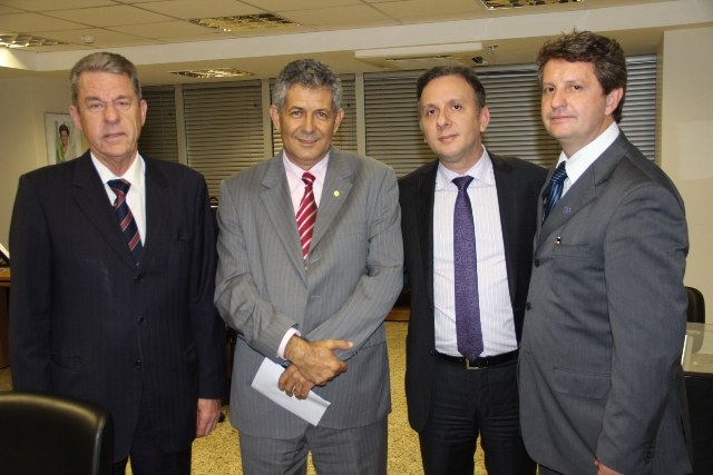 Rover arranca R$ 25 milhões e elogio de ministros das Cidades em Brasília