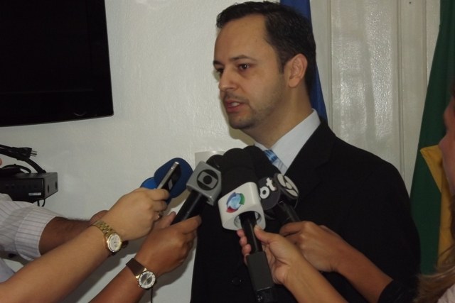 Olivar nega utilização de veículo oficial e se diz “indignado” com acusação