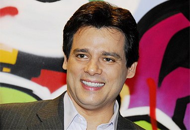 Apresentador Celso Portiolli tem o passaporte furtado em Portugal