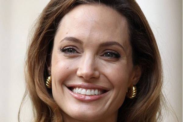 Angelina Jolie pede que George Clooney nao faça brincadeiras em seu casamento