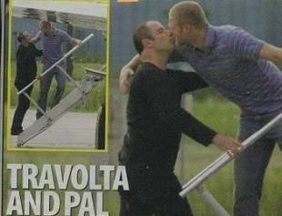 Foto de John Travolta beijando piloto circula na internet