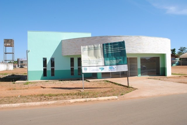 Novinho em folha, prédio fica sem uso em Vilhena por absoluto descaso