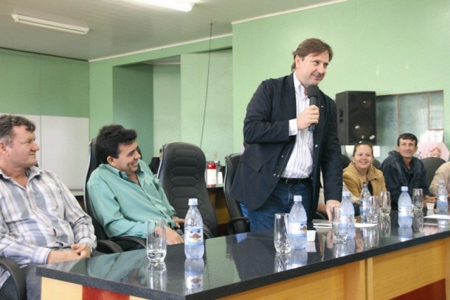 Acir promete botar “bloco na rua” para garantir reeleição do prefeito Zé Rover