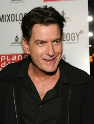 Charlie Sheen anuncia que se aponsentará após série atual