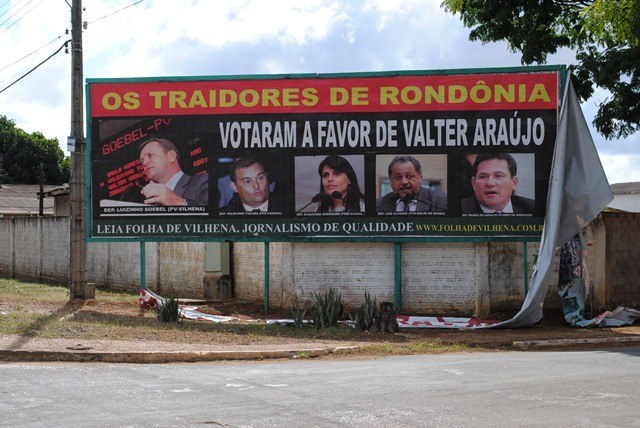 Propaganda contra Goebel volta a ficar exposta e advogado vai à justiça
