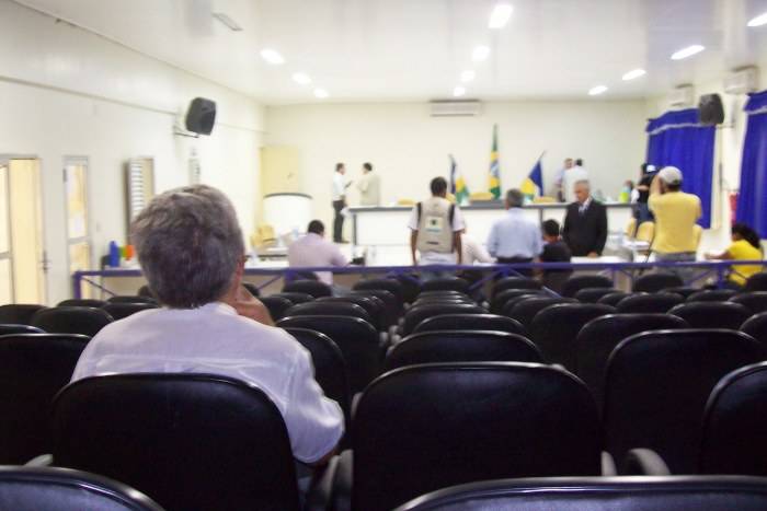VEREADORES SE REÚNEM NESTA TERÇA