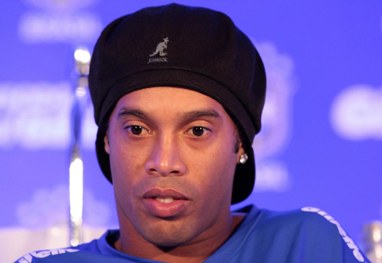 Ronaldinho Gaúcho processa o Flamengo em R$ 15 milhões