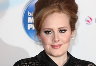 Cantora Adele anuncia que está grávida e pede privacidade 