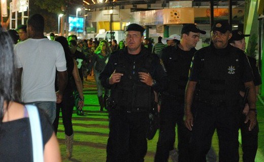 Polícia se surpreende com calma na Expovil; nenhum incidente até agora