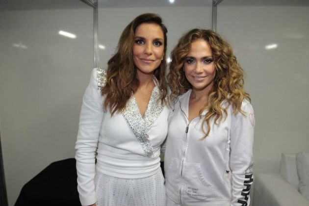Ivete Sangalo posta foto com Jennifer Lopez: “Gata da zorra”