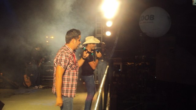Show de Marcos Henrique e Gustavo marca 2° noite da Expovil 