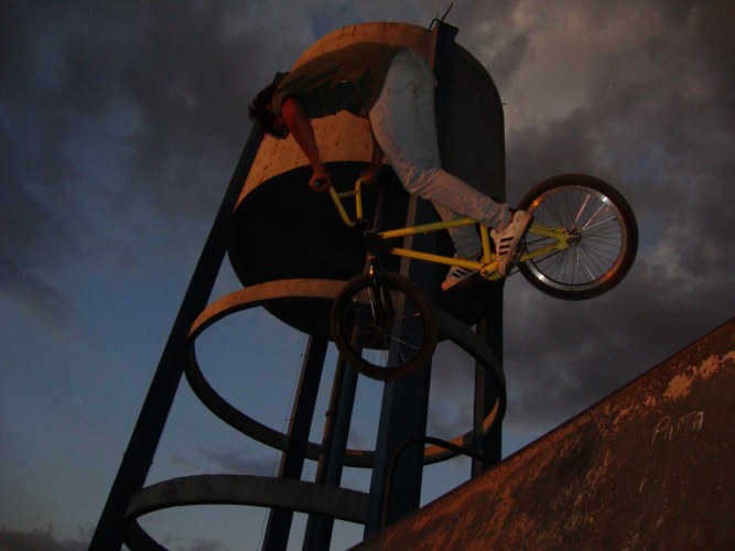 PRATICANTES DE BICICROSS RECLAMAM DE FALTA DE ESPAÇO
