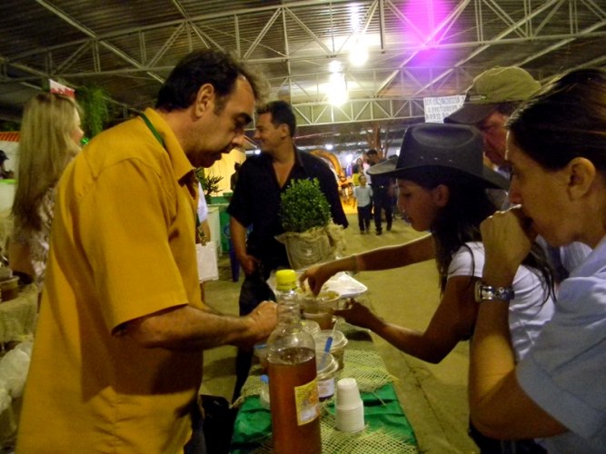 Produção de agricultores locais recebe espaço na Expovil