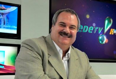Técnicos da RedeTV! fogem de Gilberto Barros na hora da gravação 