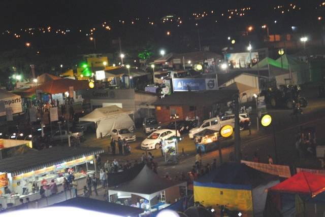 Com duas caminhonetes para sortear, Aviagro baixa preços de cartelas da Expovil