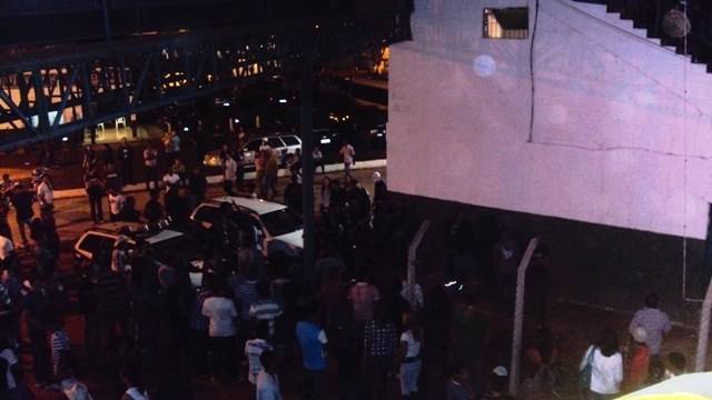 Expovil: briga de mulheres próximo ao palco faz show parar por alguns instantes