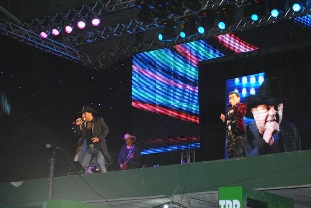 Show de Rionegro e Solimões começa com quase duas horas de atraso