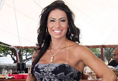 Pau vai quebrar! Gracyanne entra na Fazenda para duelar com Viviane Araújo