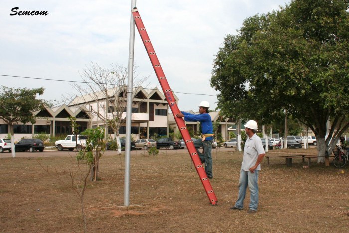 PREFEITURA REALIZA MANUTENÇÃO NA PRAÇA DA UNIR