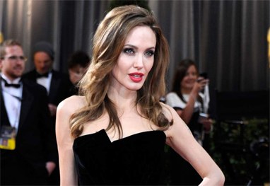 Angelina Jolie proíbe filhos de ouvirem músicas de Rihanna