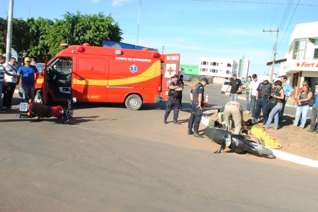 Motos se chocam e Bombeiros levam mulher com ferimentos ao Hospital Regional