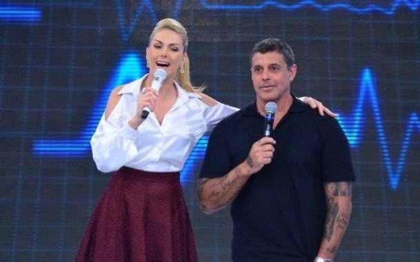 “Você está querendo dizer que o marido da Galisteu é um banana?”, perguntou Ana 