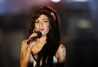 Amy Winehouse pode virar holograma e voltar aos palcos