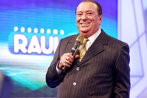 Patrocinador obriga Raul Gil a refazer testes no quadro “Mulheres que brilham" 