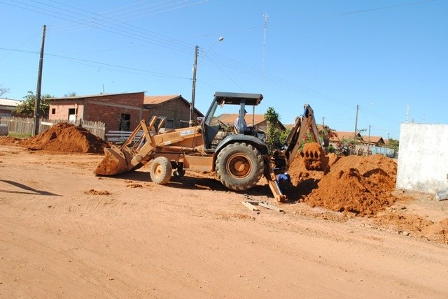 Depois de oito meses, máquinas voltam a trabalhar na rua 743