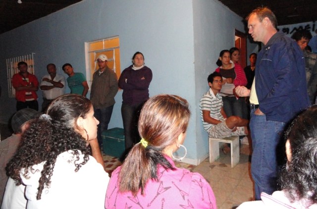 Luizinho recebe apoio de jovens e se reúne com moradores do bairro Cristo Rei