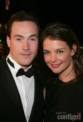 Katie Holmes estaria saindo com o ex-noivo, Chris Klein
