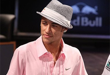 Vaidoso, jogador Neymar começa tratamento contra a acne