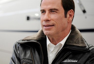 Depois de escândalos, John Travolta visita centro turístico gay