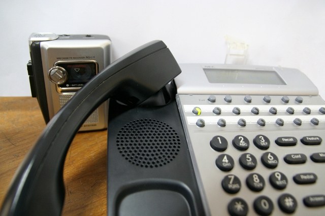PÂNICO NA PREFEITURA: NINGUÉM MAIS USA TELEFONE
