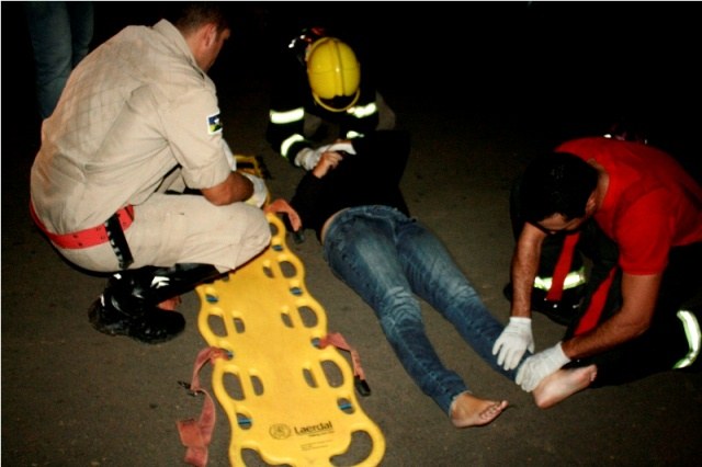 Bombeiros socorrem mulher vítima de acidente na José do Patrocínio