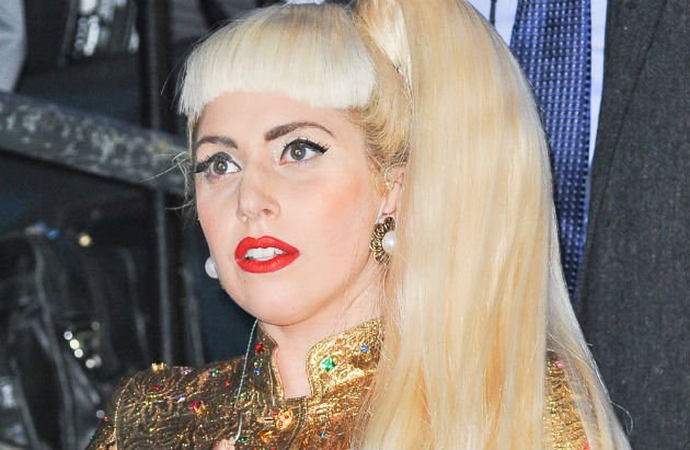 Lady Gaga é acusada de transformar crianças e jovens em gays