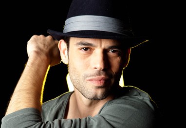 Cantor do "Oi, oi, oi", de Avenida Brasil, já cantou música gospel