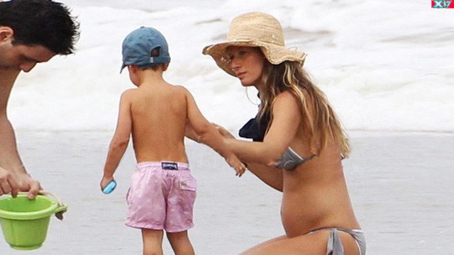 Gisele Bündchen exibe barriguinha de grávida em praia na Costa Rica