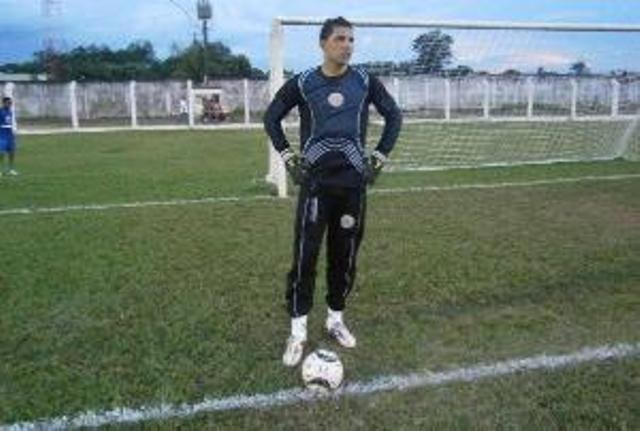 Após chamar treinador do VEC de “cara dura”, goleiro pode retornar ao time