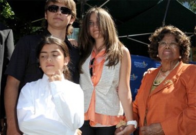 Perda da guarda nos netos custará uma fortuna a Katherine Jackson