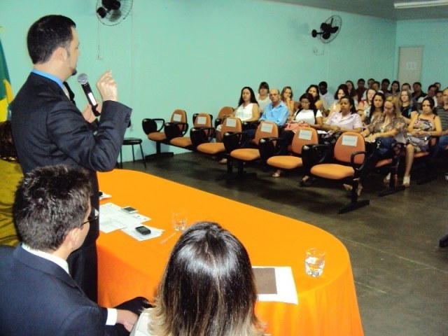 Em Vilhena, Júlio Olivar cobra mais engajamento de gestores escolares