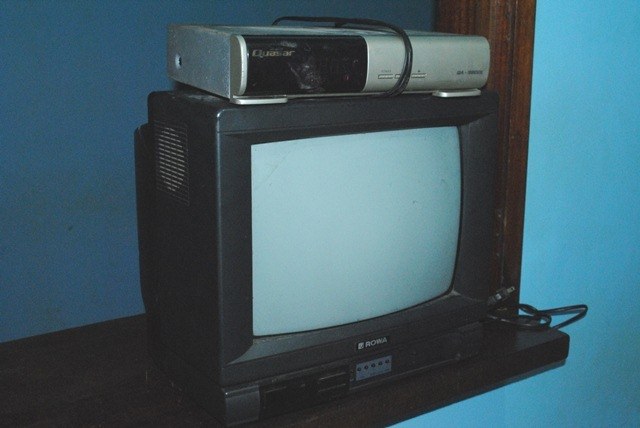 Menores roubam TV e parabólica, mas são presos após denúncia anônima