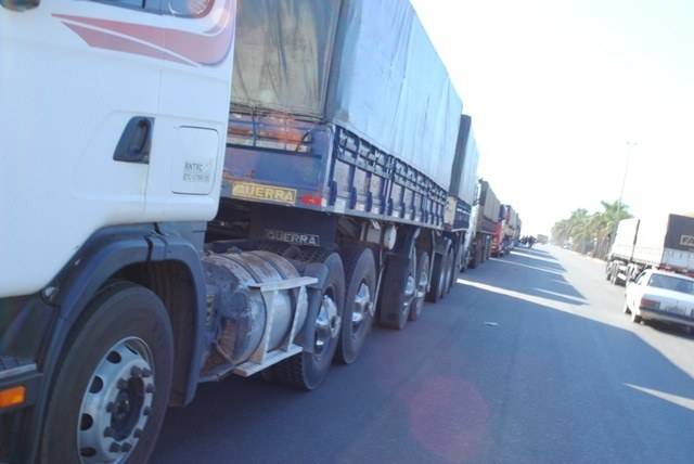 Caminhoneiros avisam que não tem dia para liberar rodovia bloqueada em Vilhena