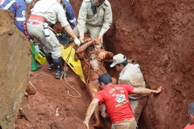 Homem passa 15 minutos soterrado e é resgatado por Bombeiros em Vilhena