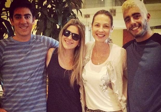 Em Londres, Luana Piovani se irrita ao ter marido comparado com Belo