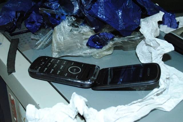 Mulher é detida tentando entrar no presidio com celular na vagina