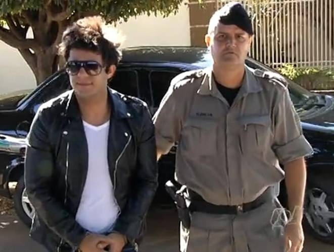 Sertanejo Cristiano Araújo vai mudar de casa após prisão por barulho