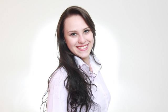 Mariana Padovani desiste de candidatura a vereadora, mas mantém apoio a Goebel